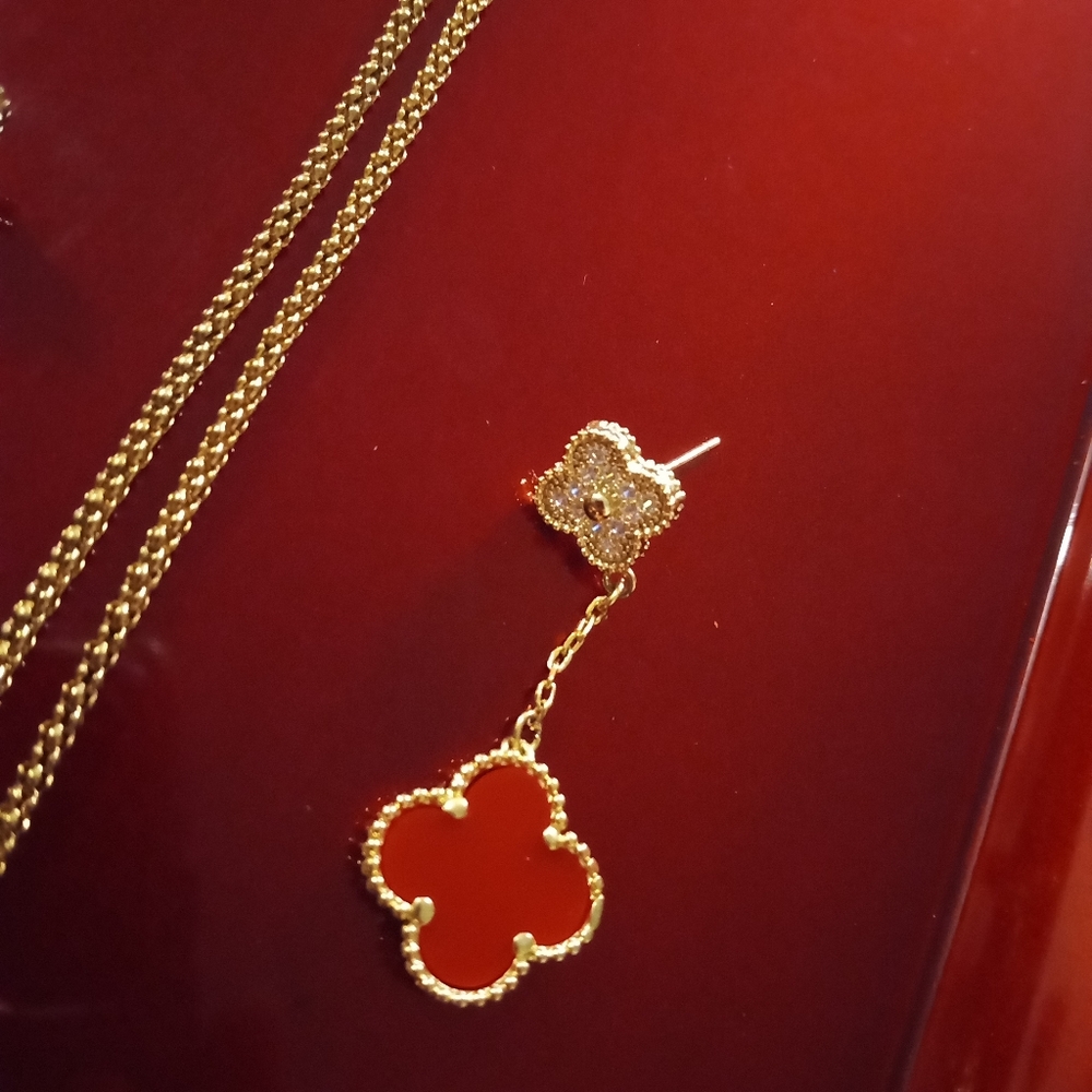 Red Lucky Clover Jewelry - Picture 4 of 4